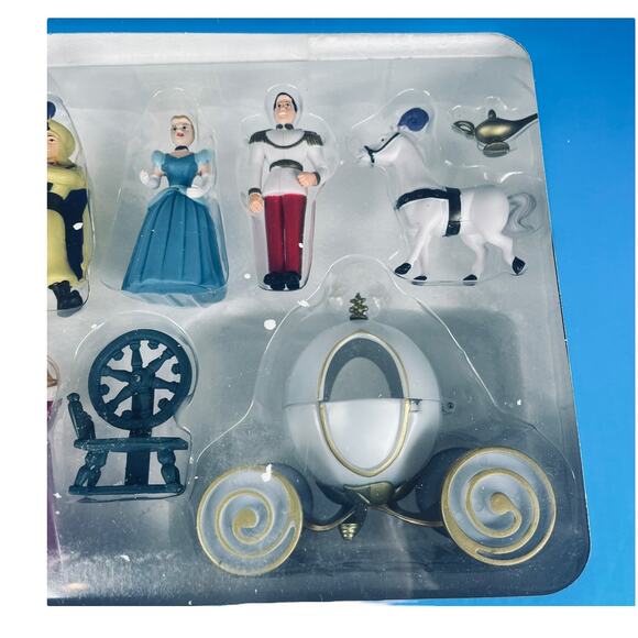 NEW Disney World CASTLE PLAYSET Cinderella Princess Friends Figurines Lights LG - Picture 11 of 16